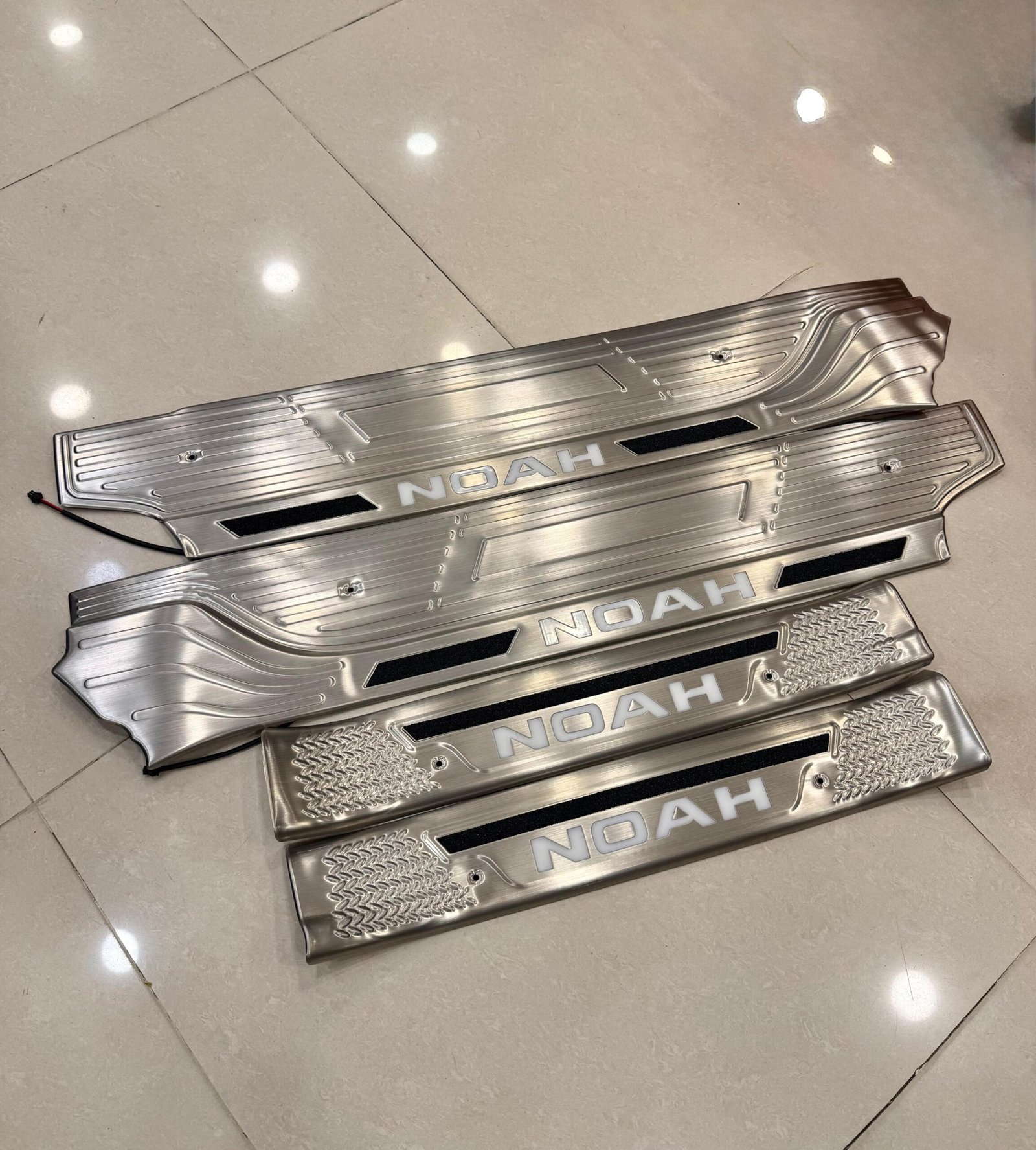 Noah Voxy 2022-2025 Full Metal 4-door LED door sill plate - Image 4